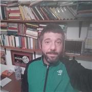 La storia non è un noioso susseguirsi di nomi e date da imparare a memoria, ma è la Storia degli esseri umani nel tempo, con i suoi pregi e difetti; con i suo usi e costumi che cambiano; con i suoi orrori e le sue mirabolanti e affascinanti imprese, la St